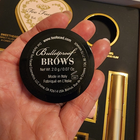 Too Faced All You Need is Love & Makeup Gift Box, NWT - Picture 10 of 12